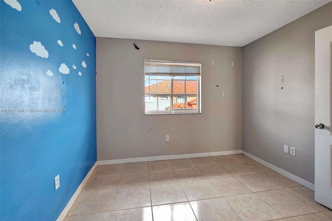 For Sale: $299,900 (3 beds, 2 baths, 1270 Square Feet)