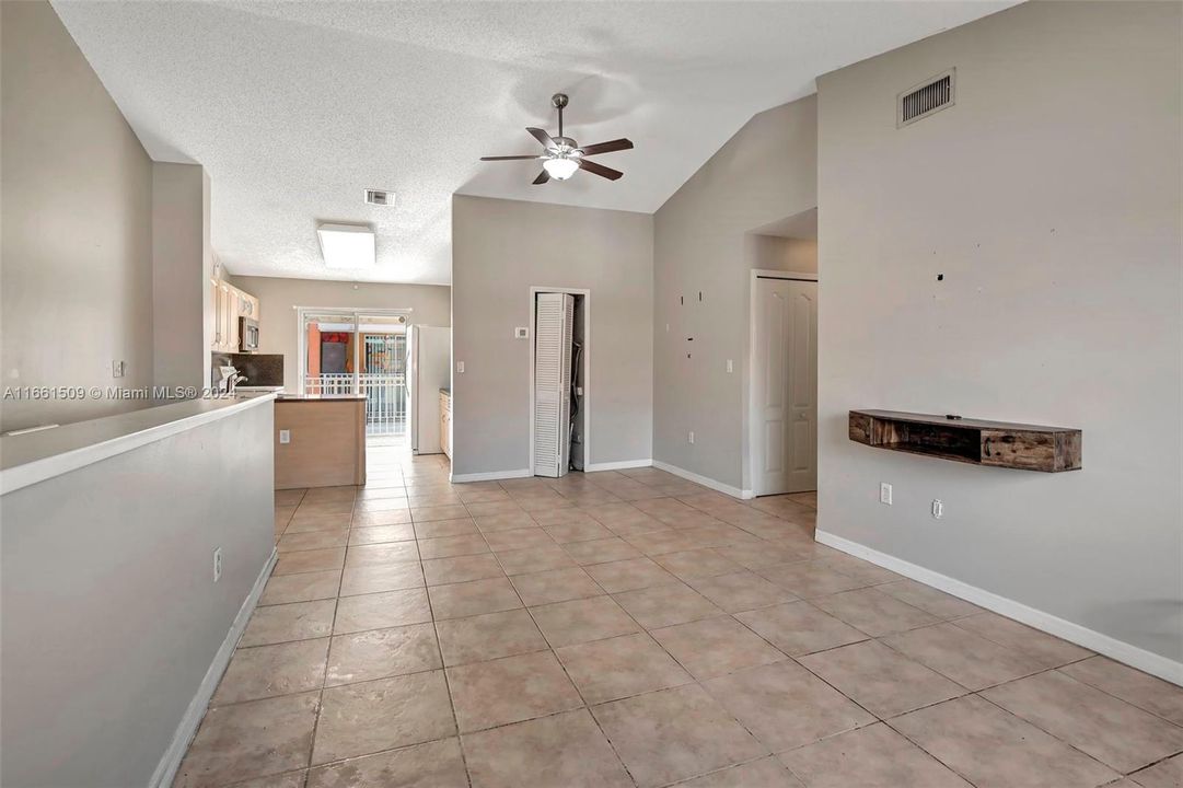 For Sale: $299,900 (3 beds, 2 baths, 1270 Square Feet)