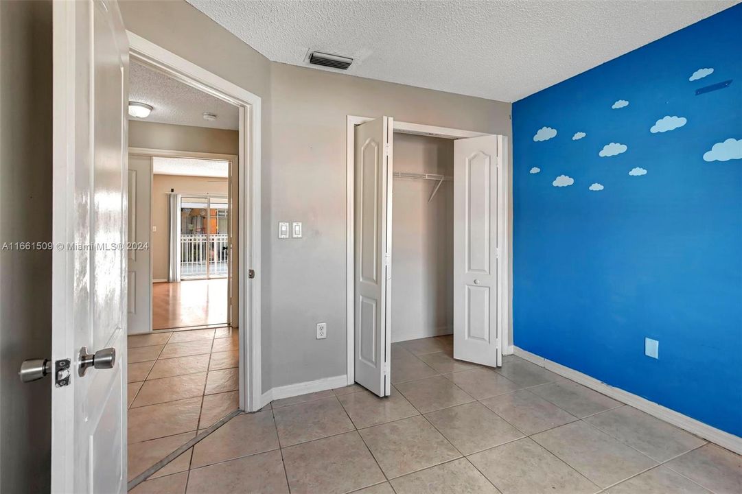 For Sale: $299,900 (3 beds, 2 baths, 1270 Square Feet)