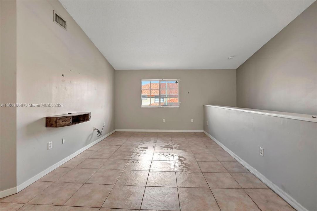 For Sale: $299,900 (3 beds, 2 baths, 1270 Square Feet)