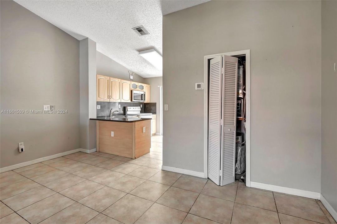 For Sale: $299,900 (3 beds, 2 baths, 1270 Square Feet)