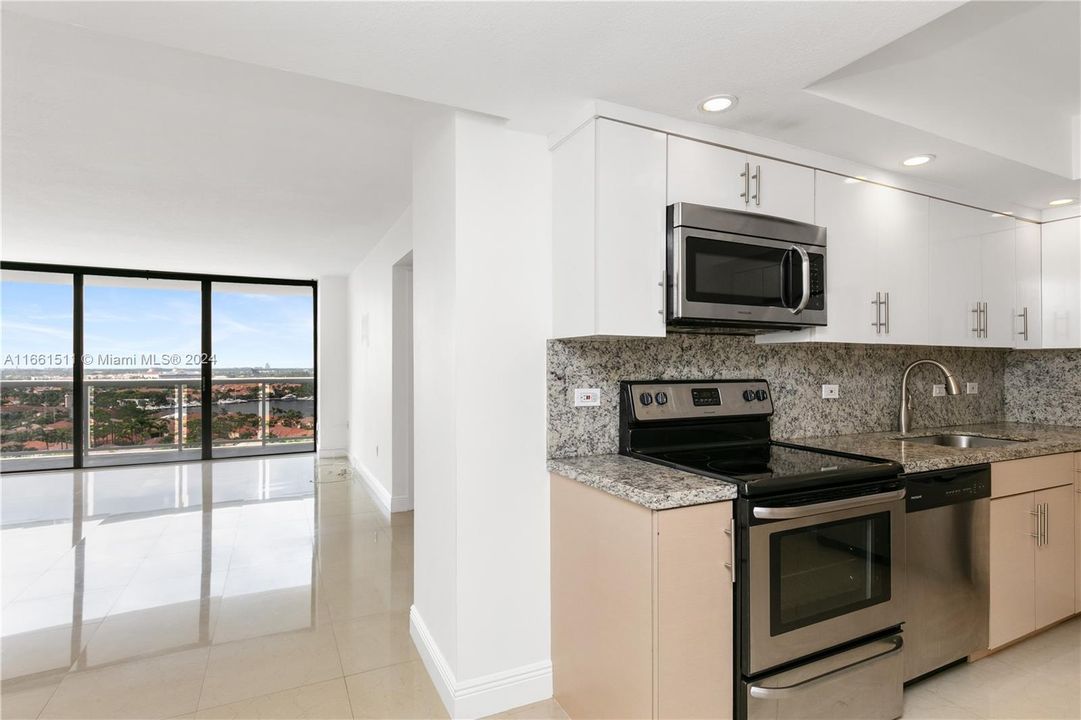 For Sale: $489,000 (2 beds, 2 baths, 1033 Square Feet)