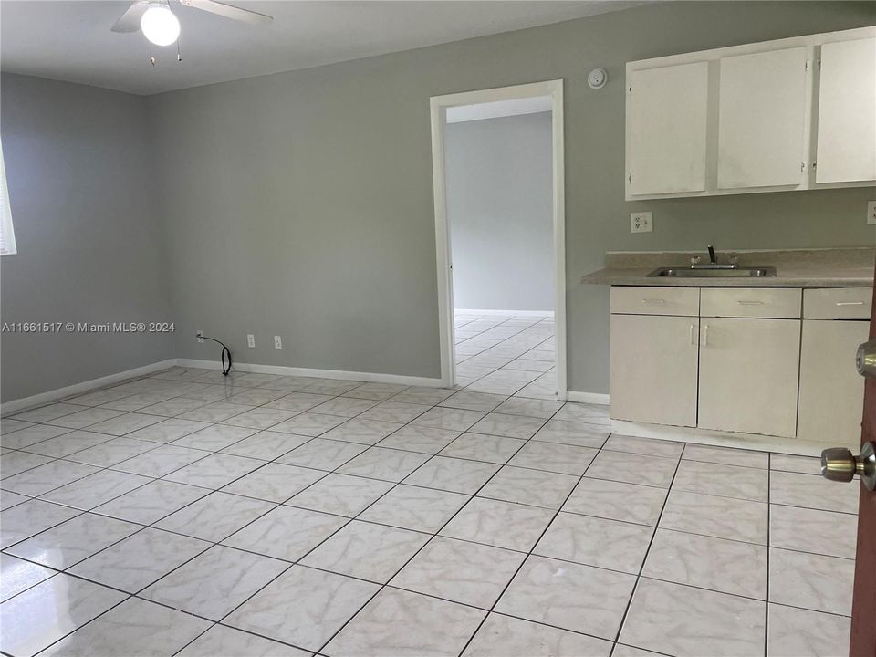 For Rent: $1,600 (1 beds, 1 baths, 600 Square Feet)