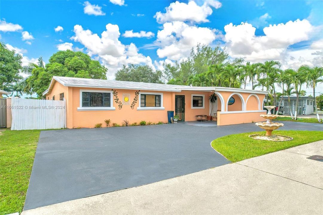 For Sale: $445,000 (4 beds, 2 baths, 1250 Square Feet)