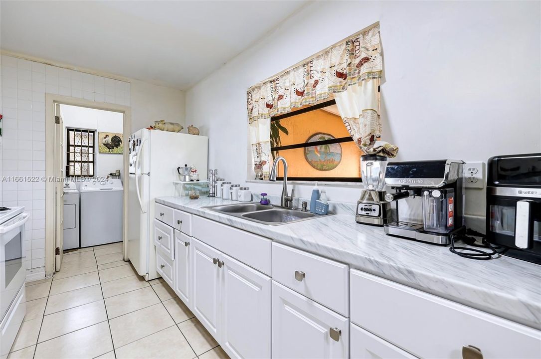 For Sale: $445,000 (4 beds, 2 baths, 1250 Square Feet)