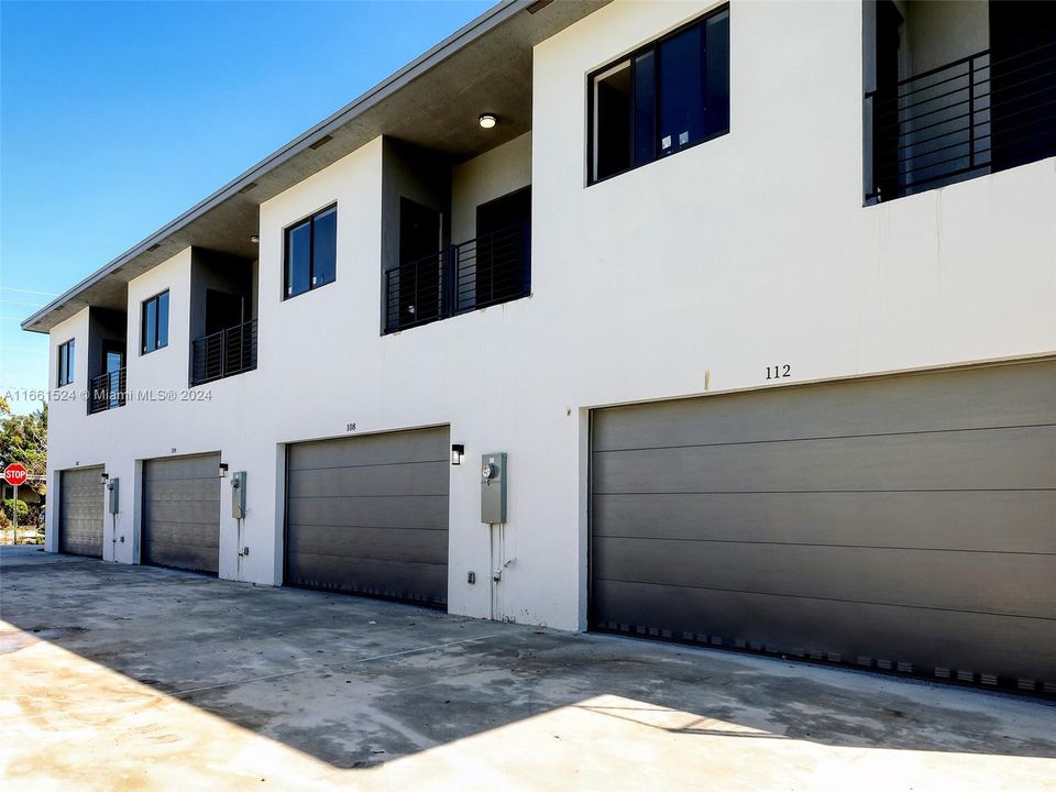 For Sale: $599,000 (3 beds, 2 baths, 1986 Square Feet)