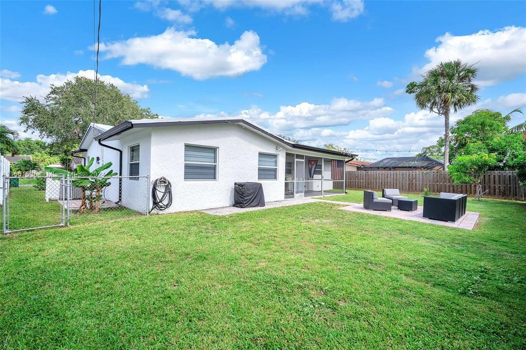 For Sale: $525,000 (3 beds, 2 baths, 1575 Square Feet)