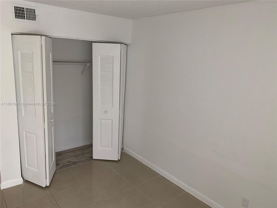 For Rent: $2,250 (2 beds, 2 baths, 926 Square Feet)