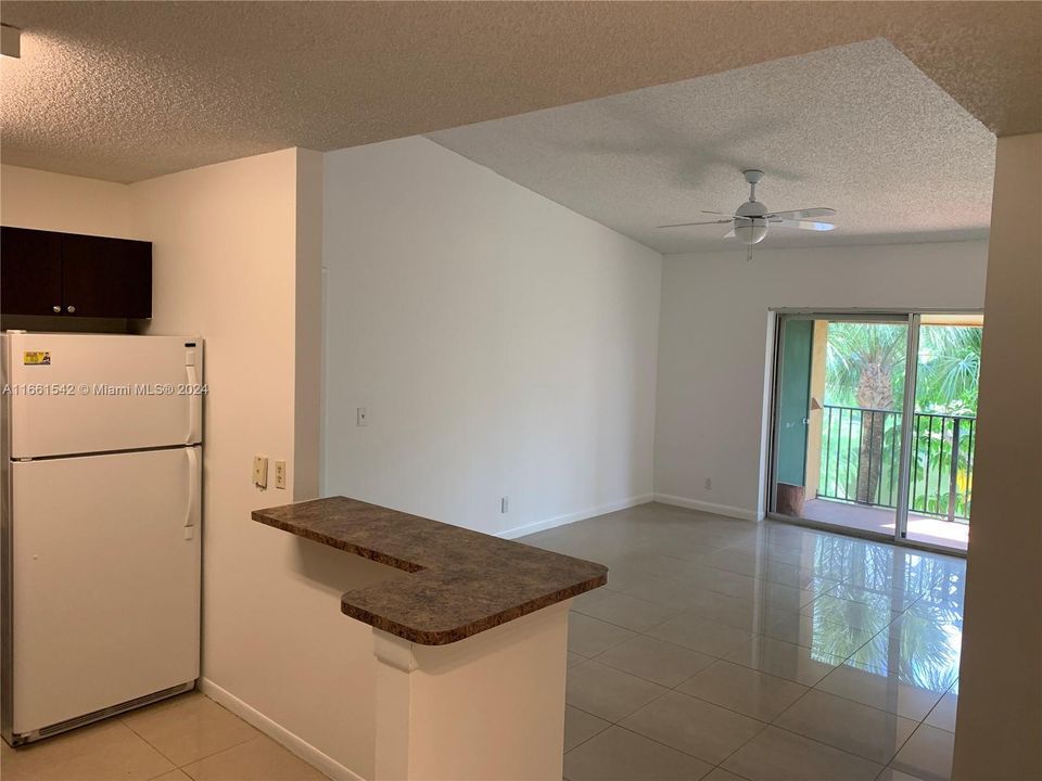 For Rent: $2,250 (2 beds, 2 baths, 926 Square Feet)