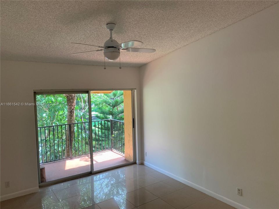 For Rent: $2,250 (2 beds, 2 baths, 926 Square Feet)