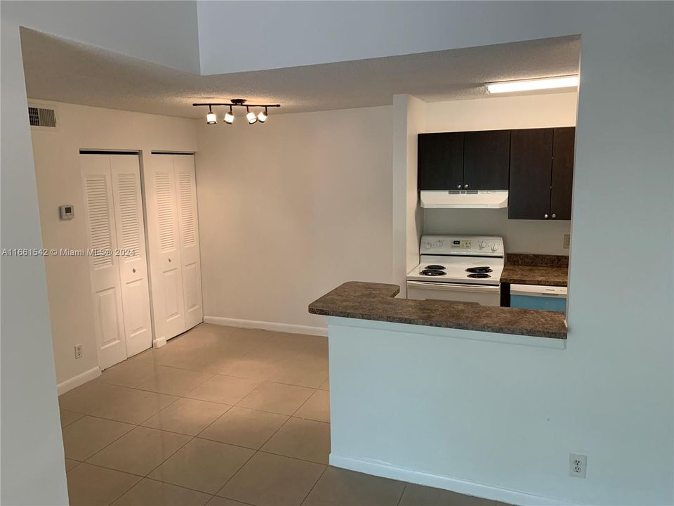 For Rent: $2,250 (2 beds, 2 baths, 926 Square Feet)