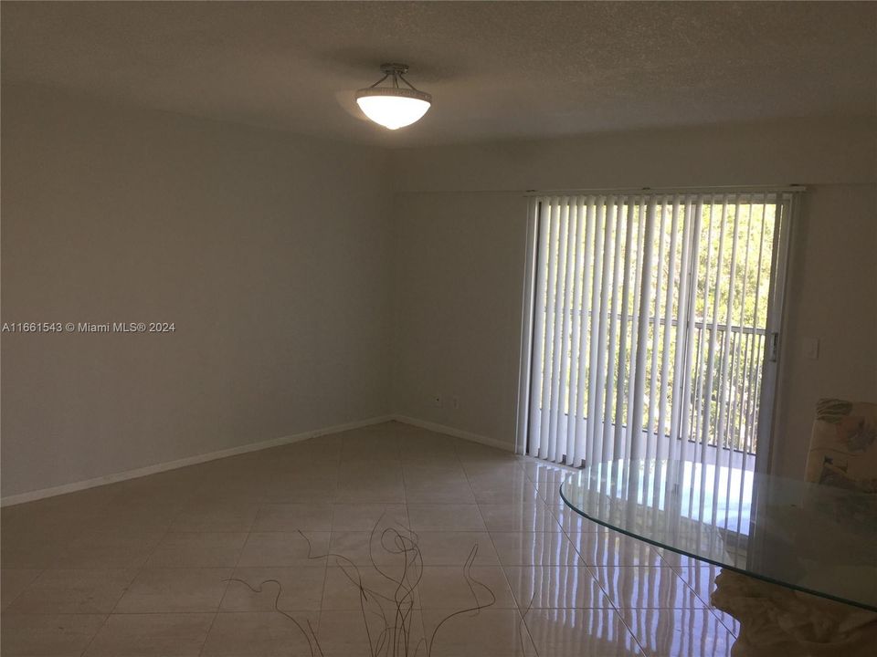 For Rent: $1,800 (2 beds, 1 baths, 795 Square Feet)