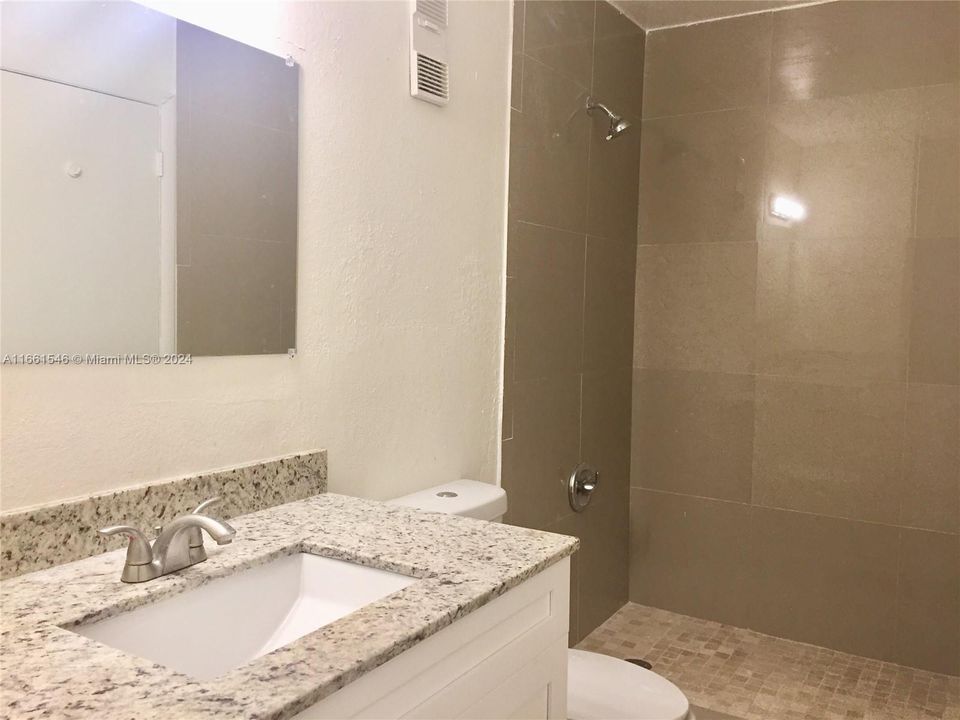 For Rent: $2,500 (2 beds, 2 baths, 979 Square Feet)