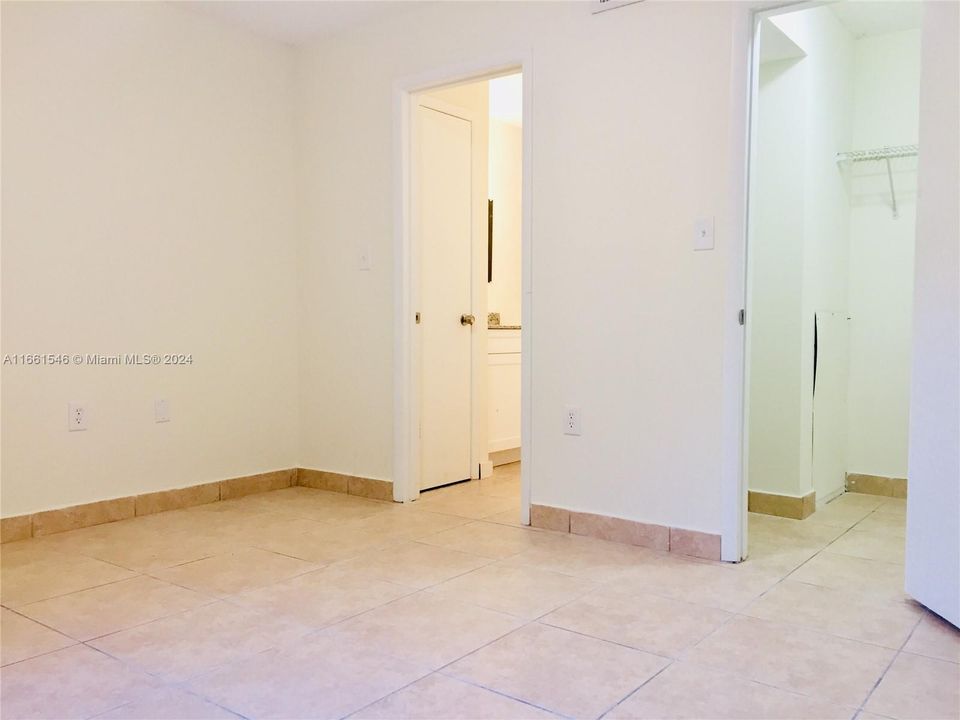 For Rent: $2,500 (2 beds, 2 baths, 979 Square Feet)