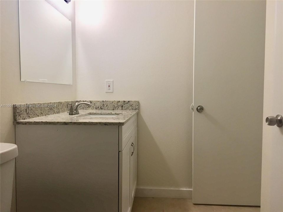 For Rent: $2,500 (2 beds, 2 baths, 979 Square Feet)