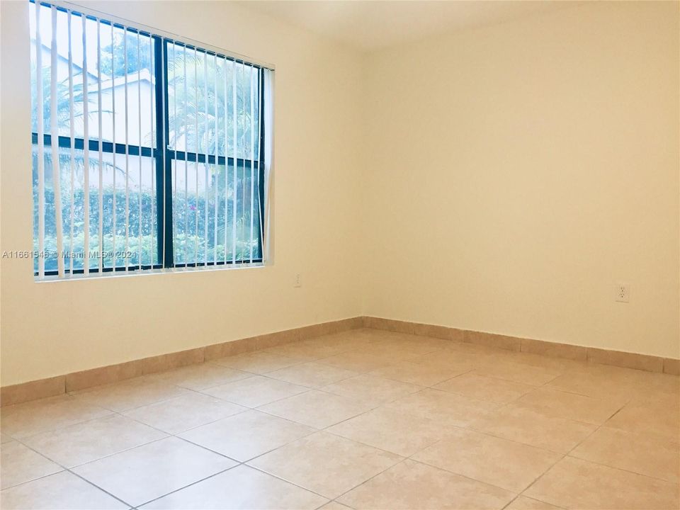 For Rent: $2,500 (2 beds, 2 baths, 979 Square Feet)