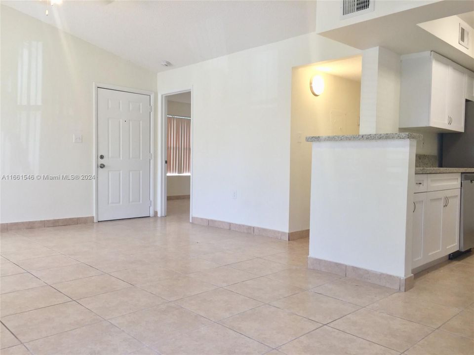 For Rent: $2,500 (2 beds, 2 baths, 979 Square Feet)