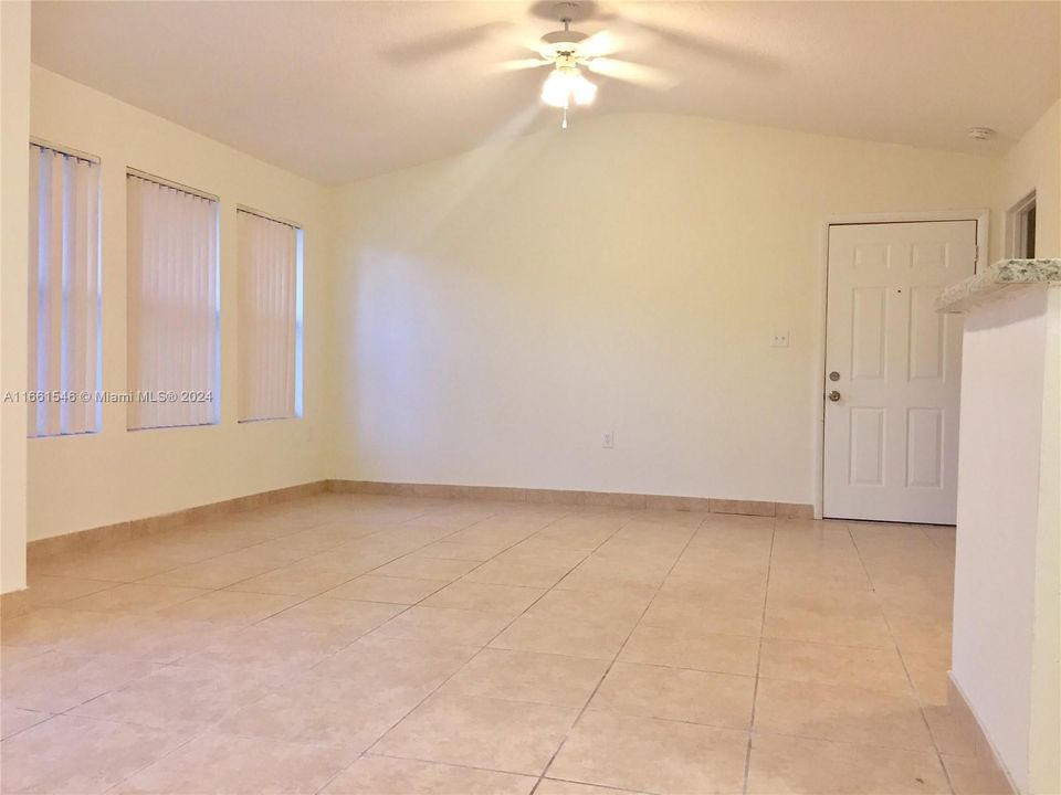 For Rent: $2,500 (2 beds, 2 baths, 979 Square Feet)