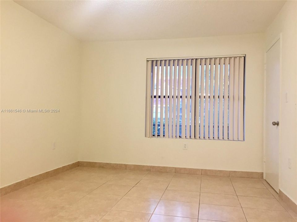 For Rent: $2,500 (2 beds, 2 baths, 979 Square Feet)