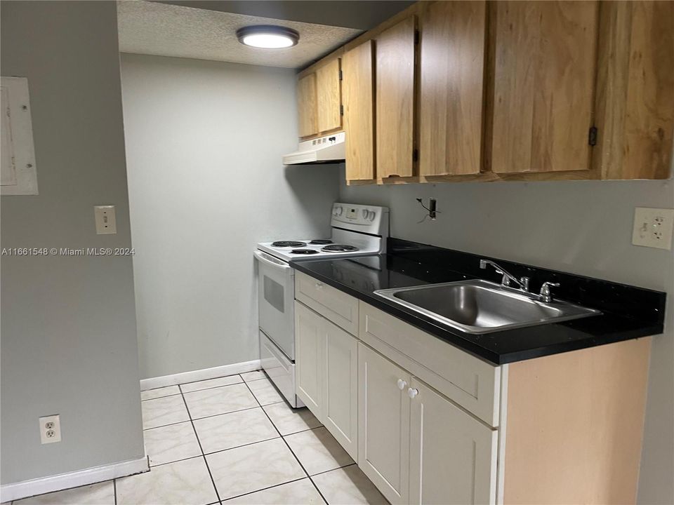 For Rent: $1,600 (1 beds, 1 baths, 600 Square Feet)