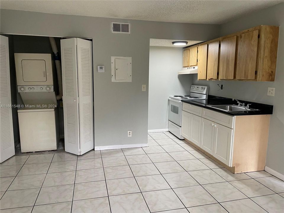 For Rent: $1,600 (1 beds, 1 baths, 600 Square Feet)