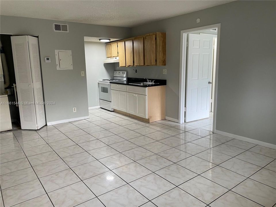 For Rent: $1,600 (1 beds, 1 baths, 600 Square Feet)