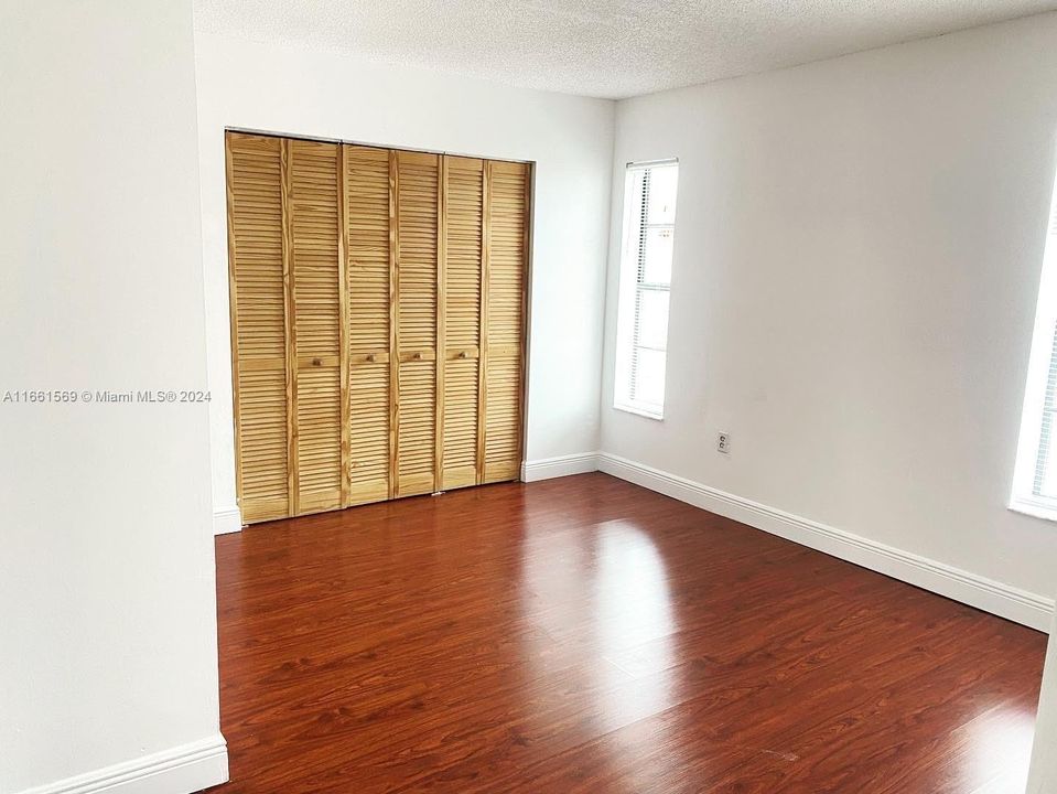 For Rent: $3,500 (4 beds, 2 baths, 1600 Square Feet)