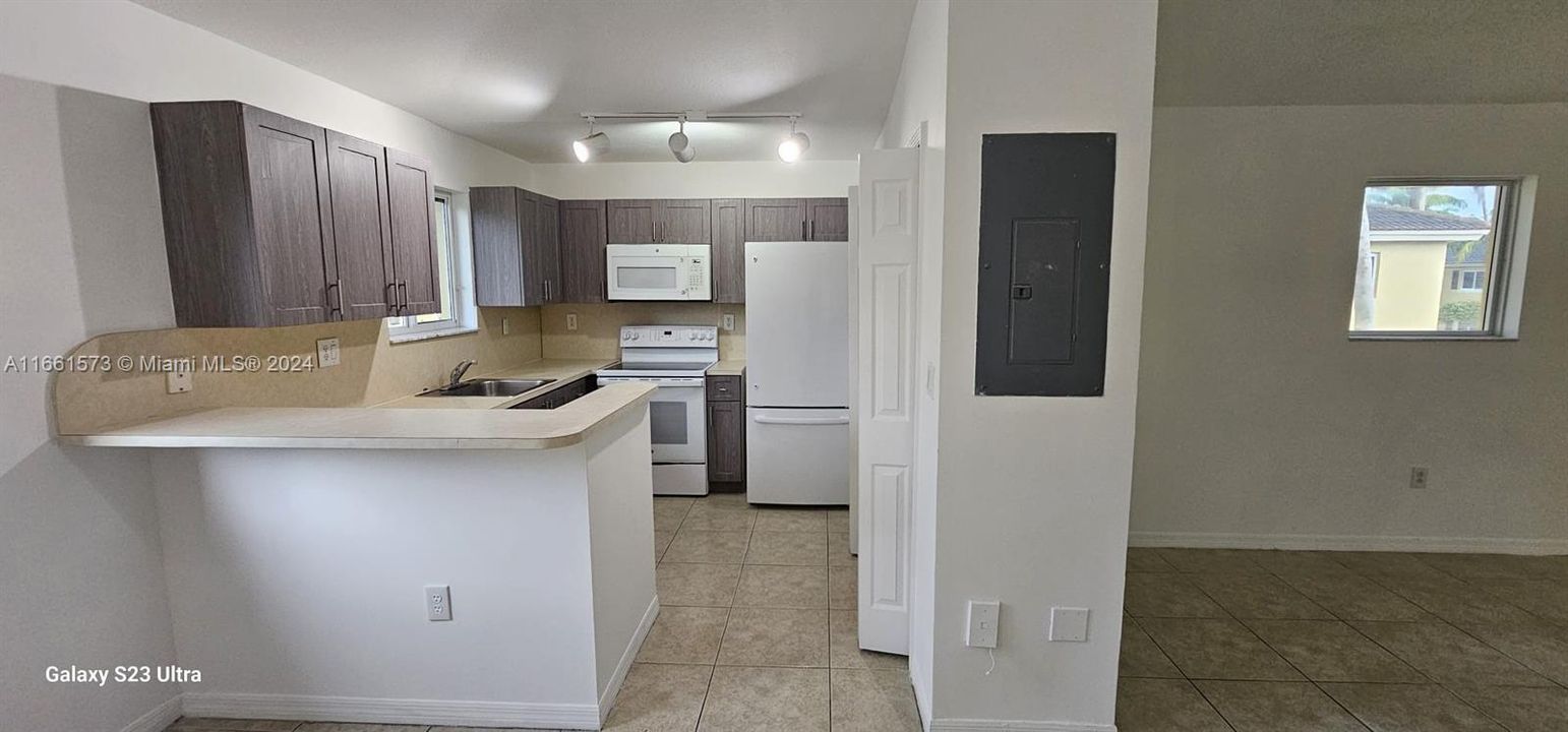 For Rent: $2,275 (3 beds, 2 baths, 1176 Square Feet)