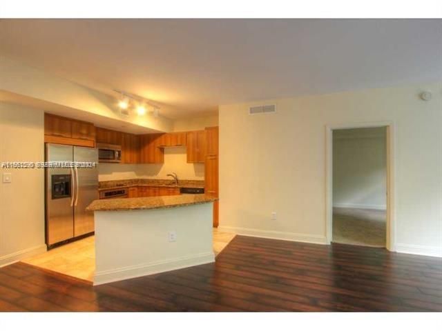 For Sale: $395,000 (2 beds, 2 baths, 1144 Square Feet)