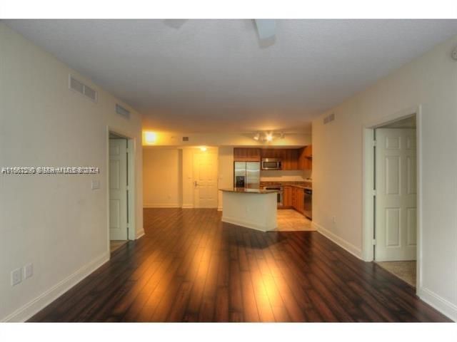 For Sale: $395,000 (2 beds, 2 baths, 1144 Square Feet)