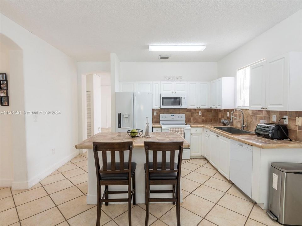 For Sale: $649,900 (3 beds, 2 baths, 1676 Square Feet)