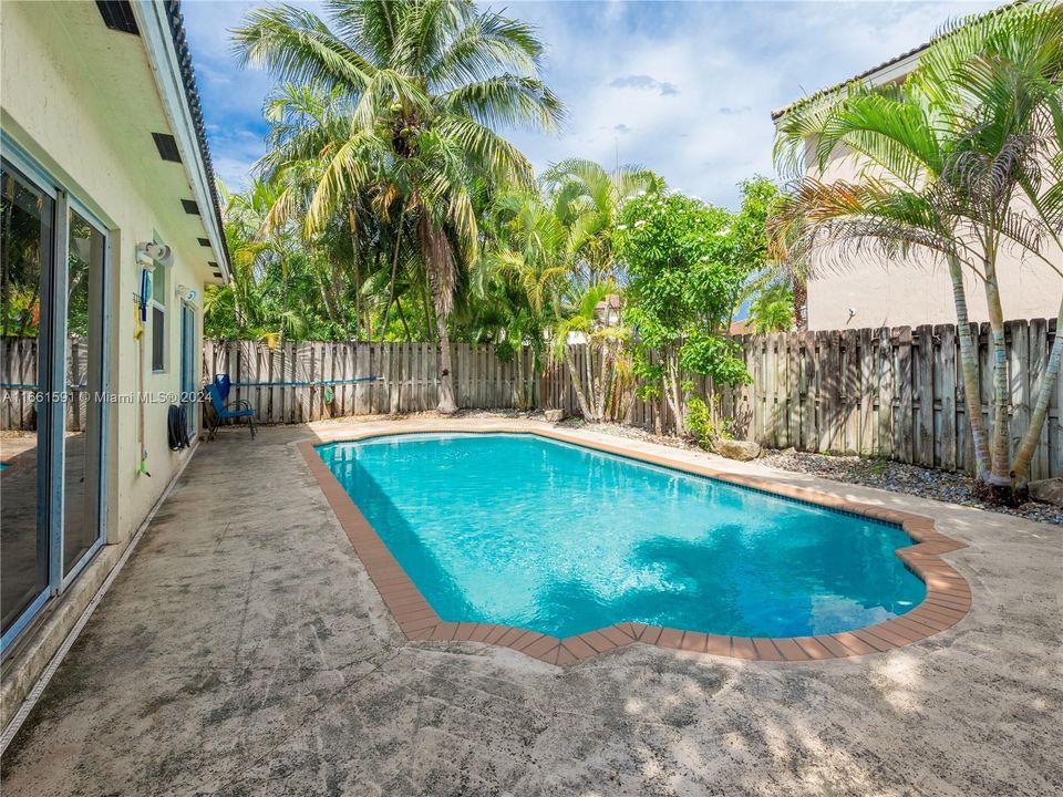 En Venta: $649,900 (3 camas, 2 baños, 1676 Pies cuadrados)