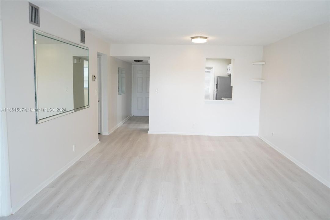 For Rent: $2,100 (2 beds, 2 baths, 949 Square Feet)