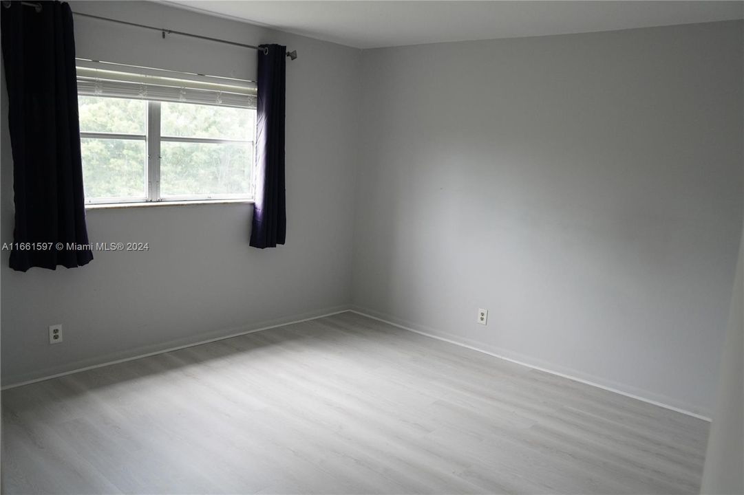 For Rent: $2,100 (2 beds, 2 baths, 949 Square Feet)