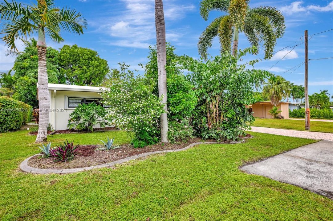 For Sale: $875,000 (3 beds, 2 baths, 1831 Square Feet)