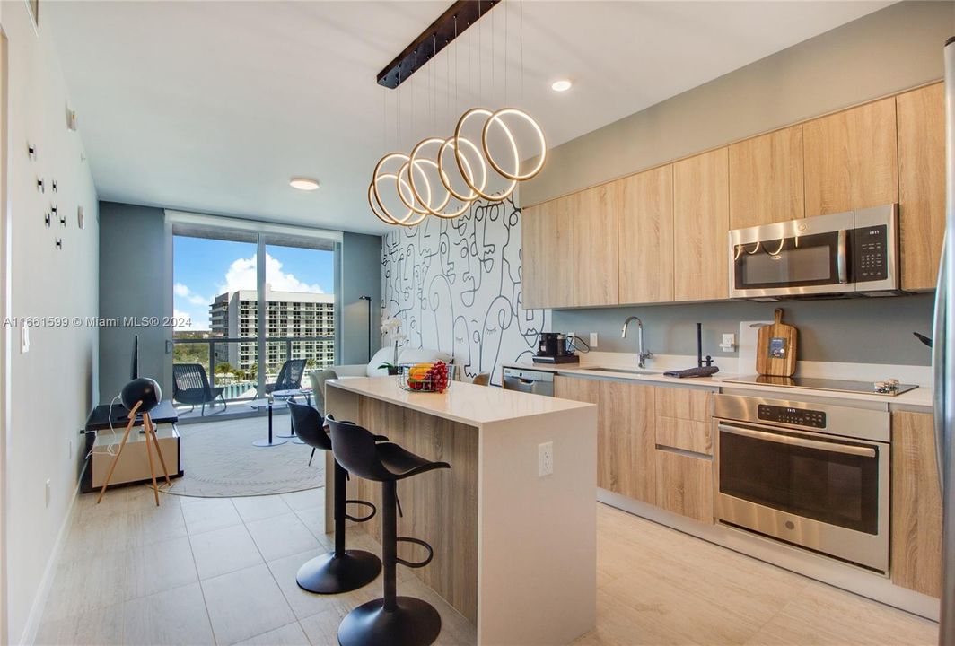 For Sale: $625,000 (1 beds, 1 baths, 728 Square Feet)