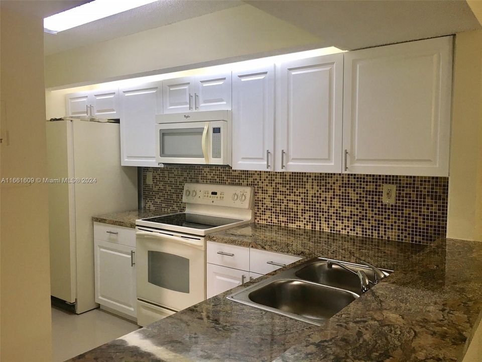 For Rent: $2,350 (2 beds, 2 baths, 1113 Square Feet)