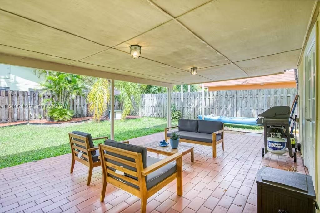 En Venta: $645,000 (3 camas, 2 baños, 1541 Pies cuadrados)