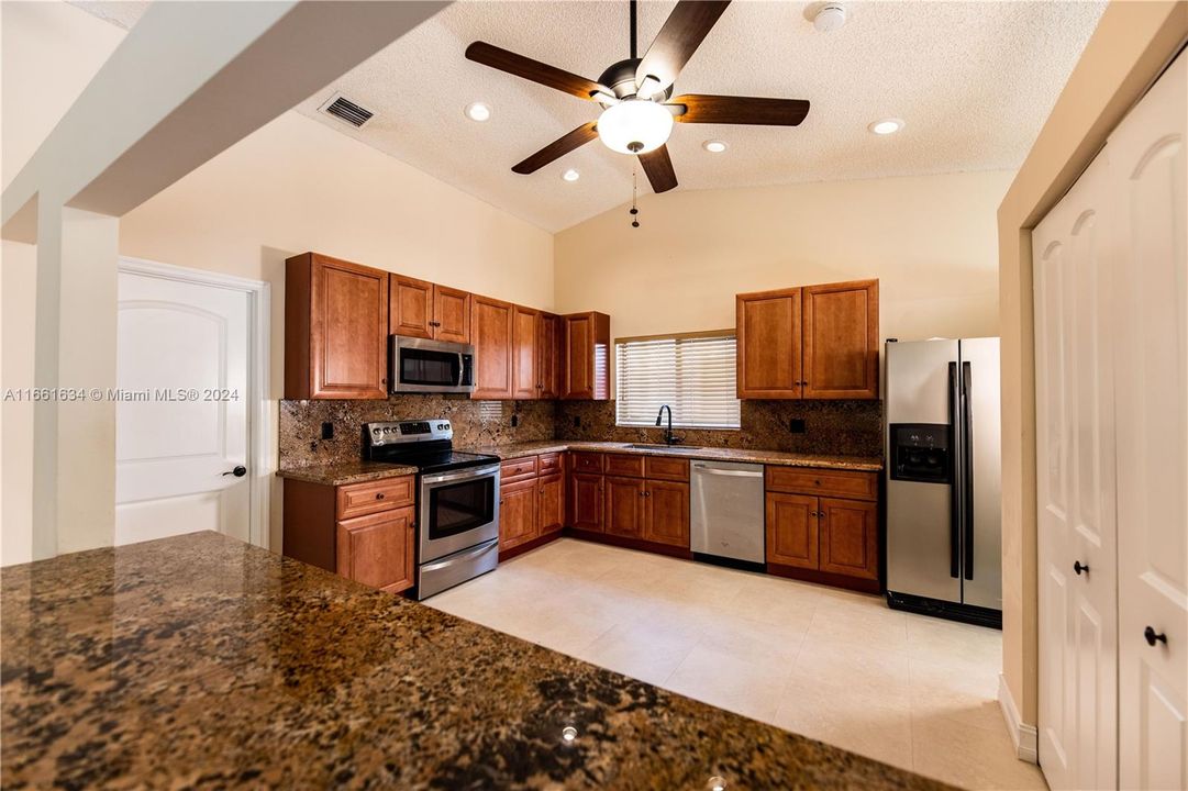 HUGE FULLY RENOVATED KITCHEN