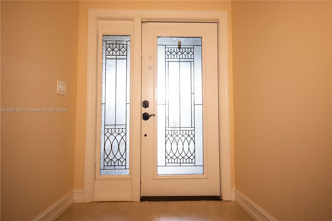 HURRICANE IMPACT FRONT DOOR - INTERIOR VIEW