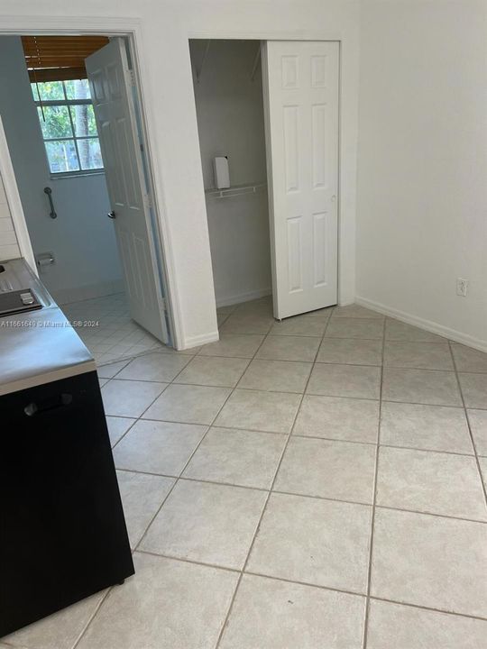 Recently Rented: $950 (0 beds, 1 baths, 0 Square Feet)