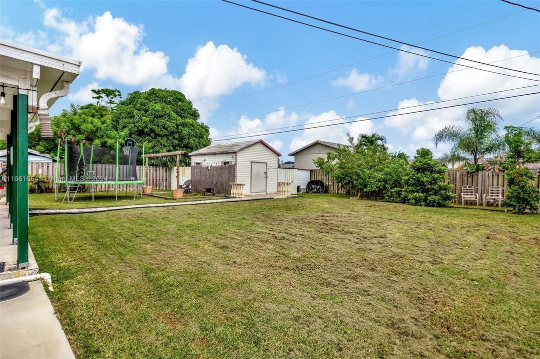 For Sale: $585,000 (3 beds, 2 baths, 1178 Square Feet)