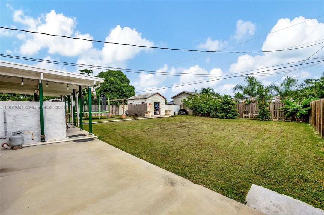 For Sale: $585,000 (3 beds, 2 baths, 1178 Square Feet)