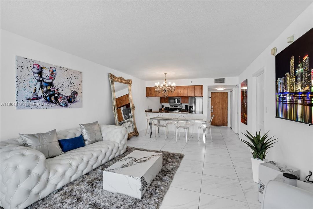 For Sale: $539,900 (1 beds, 1 baths, 778 Square Feet)