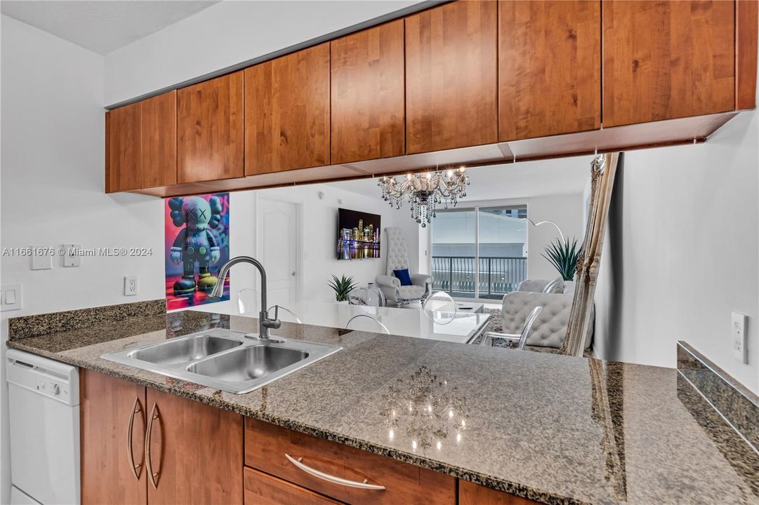 For Sale: $539,900 (1 beds, 1 baths, 778 Square Feet)