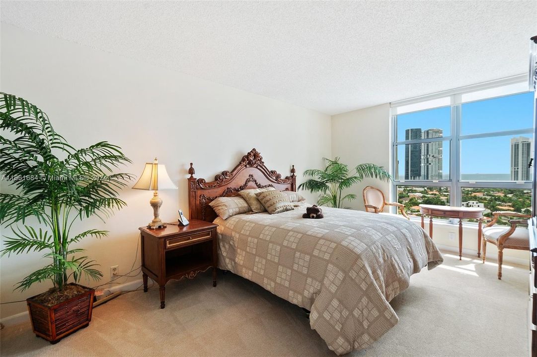 For Sale: $529,000 (2 beds, 2 baths, 1181 Square Feet)