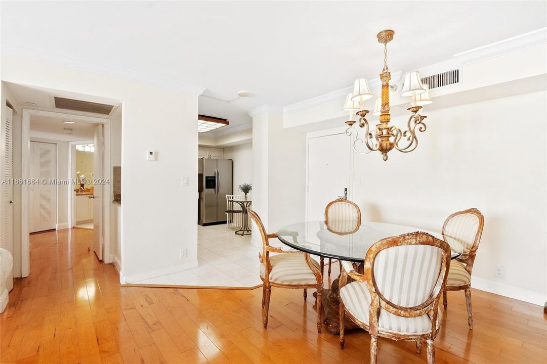 For Sale: $529,000 (2 beds, 2 baths, 1181 Square Feet)