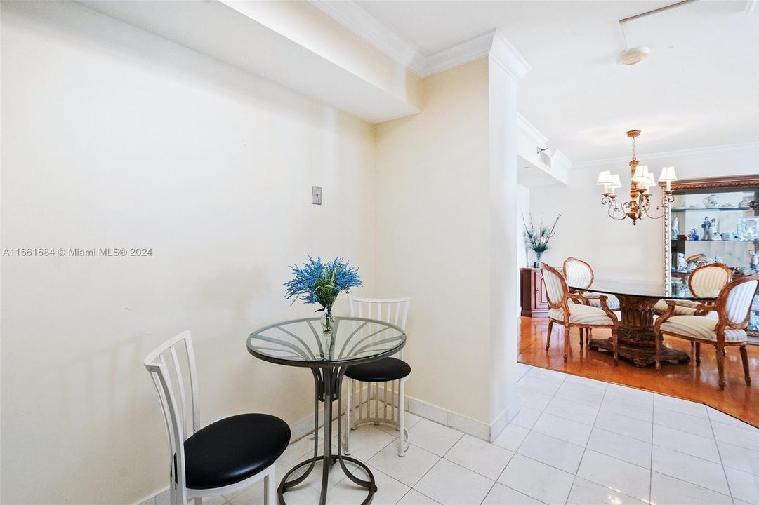 For Sale: $529,000 (2 beds, 2 baths, 1181 Square Feet)