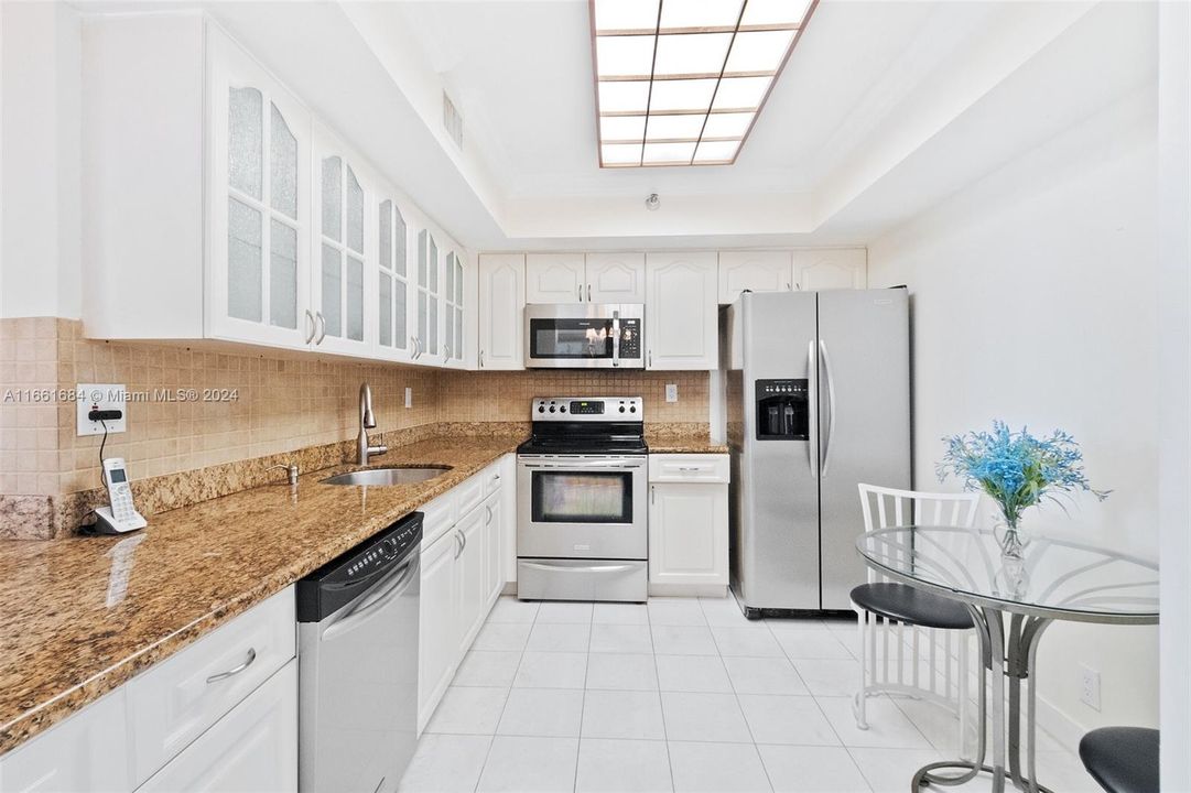 For Sale: $529,000 (2 beds, 2 baths, 1181 Square Feet)