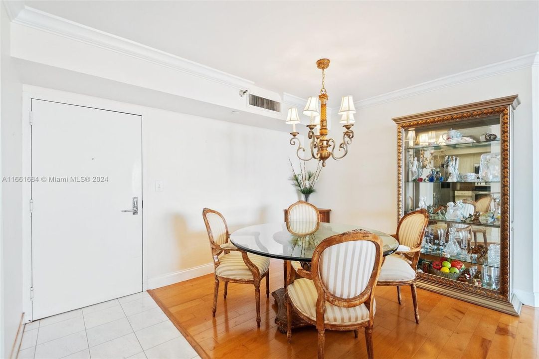 For Sale: $529,000 (2 beds, 2 baths, 1181 Square Feet)